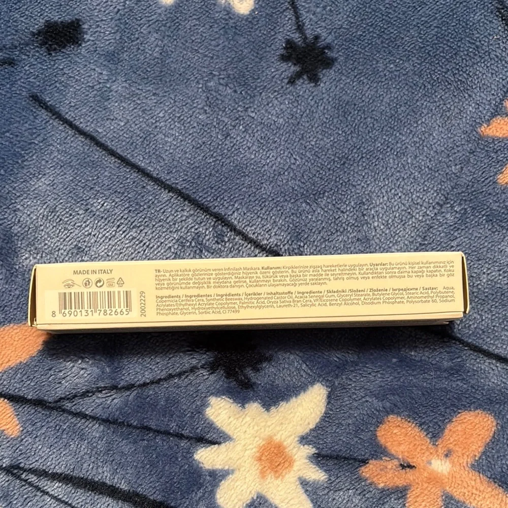 Farmasi Infinilash Mascara in Cream and Black